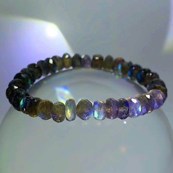 Jewelry - *NEW* Genuine Labradorite Gemstone Bracelet!